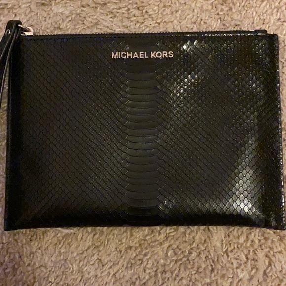 Michael Kors Handbags - Michael Kors Snake Skin Wristlet